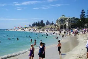 Aussies in Perth will now have better connectivity to Japan via ANA (Photo: <a href="https://commons.wikimedia.org/wiki/File:Cottesloe_Beach,_Perth,_Western_Australia_%284431664542%29.jpg" target="_blank" rel="noreferrer noopener nofollow">Michael_Spencer</a> / <a href="https://creativecommons.org/licenses/by/2.0/" target="_blank" rel="noreferrer noopener nofollow">CC BY 2.0</a>)