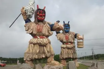 The welcome crew in Oga, Akita Prefecture (Photo: <a href="https://www.flickr.com/photos/kemeko/6055208958" target="_blank" rel="noreferrer noopener nofollow">Iwao</a> / <a href="https://creativecommons.org/licenses/by/2.0/" target="_blank" rel="noreferrer noopener nofollow">CC BY 2.0</a>)