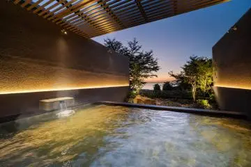 First-floor open-air bath