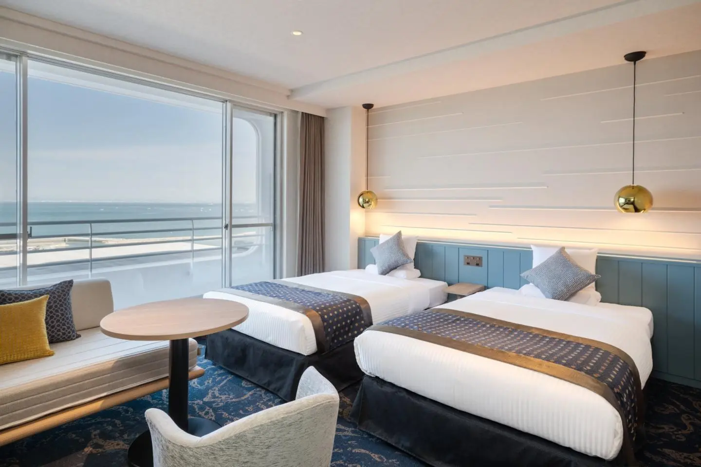 Comfort Twin (with an ocean view and a private bathroom)