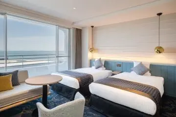 Comfort Twin (with an ocean view and a private bathroom)