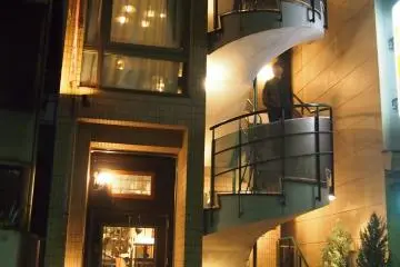 ในไดคันยามะ ร้านค้าและบ้านคนจะมีขั้นบันไดที่สวยงาม