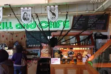 <p>Pay at the front once done eating</p>