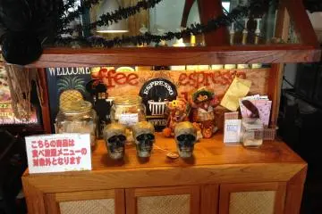 <p>The coffee bar is an additional charge to the buffet</p>