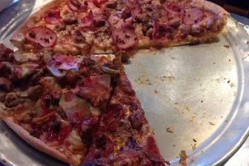 <p>The Ocean's pizza staff continually brings out new pizza; to make room the previous pizzas are consolidated to make room for the new</p>