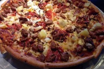 <p>Hawaiian style pizza</p>