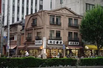 Photo: <a href="https://commons.wikimedia.org/wiki/File:Yaguchi_Book_Store_and_Koga_Book_Store.jpg" target="_blank" rel="noreferrer noopener nofollow">Flasksrw </a> / <a href="https://creativecommons.org/licenses/by/2.0/" target="_blank" rel="noreferrer noopener nofollow">CC BY 2.0</a>