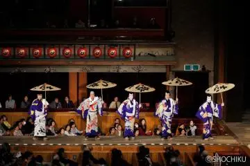Performance of "Benten Musume Meo no Shiranami" (The Five Thieves), a classic sewamono