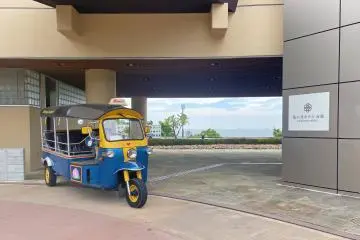 Tuk-Tuk Stop in Front of Kamenoi Hotel Ako (reservation required)