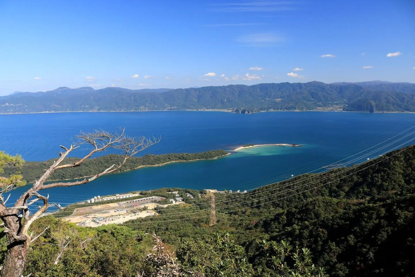 Scenic Tsuruga Bay—Tsuruga is the terminus of the Hokuriku Shinkansen line (Photo: Alpsdake / CC BY-SA 4.0)