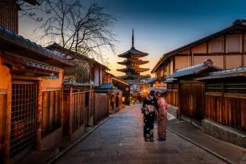 Photo: <a href="https://unsplash.com/photos/two-women-in-purple-and-pink-kimono-standing-on-street-_UIN-pFfJ7c" target="_blank" rel="noreferrer noopener nofollow">Sorasak</a> / Unsplash