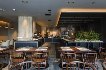 SUSHI & GRILL IL ONAI’s interior