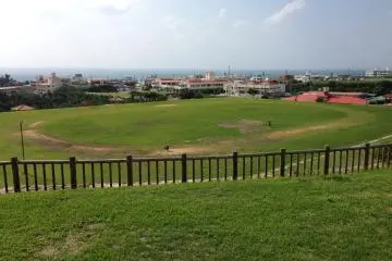 <p>There is a large grassy field in the center of the park with a running track that seems to just be grass worn down by use rather than an intentional regulation running circuit</p>