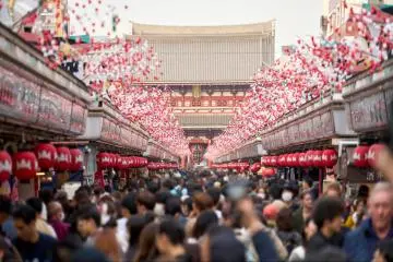 Crowds of people in Asakusa’s Nakamise Shopping Street