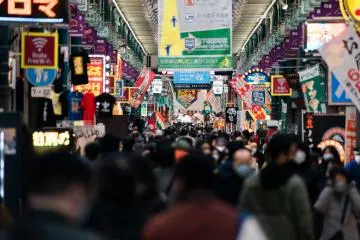 Photo: <a href="https://www.pexels.com/photo/people-walking-on-a-crowded-street-10698285/" target="_blank" rel="noreferrer noopener nofollow">Satoshi Hirayama</a> / Pexels