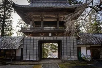 Sekisuiji (碩水寺) was founded sometime during the Muromachi period (1336–1573).