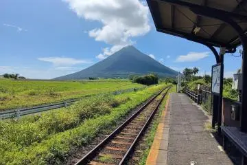 Gazing at Mt. Kaimon from Nishi-Oyama Station