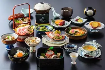 Kaiseki cuisine at Ibusuki Hakusuikan