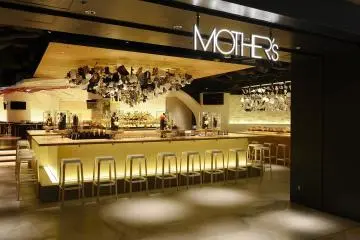 Welcome to Mother's (Photo: <a href="http://www.mothers.jpn.com/" target="_blank" rel="noreferrer noopener nofollow">Mother's Roppongi Hills</a>)