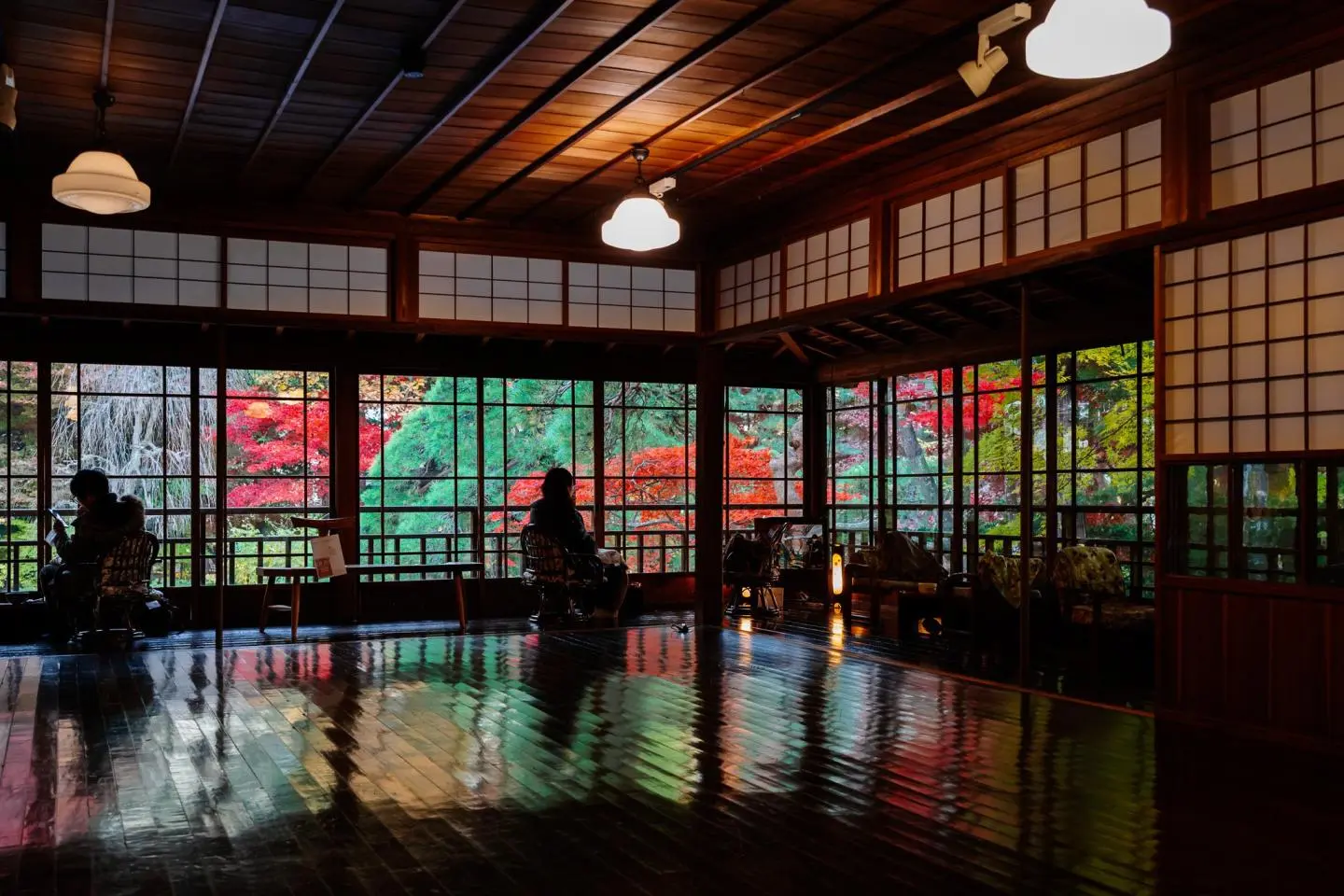 Autumn leaf-viewing from Nanshoso’s main hall (Photo: Todd Fong)