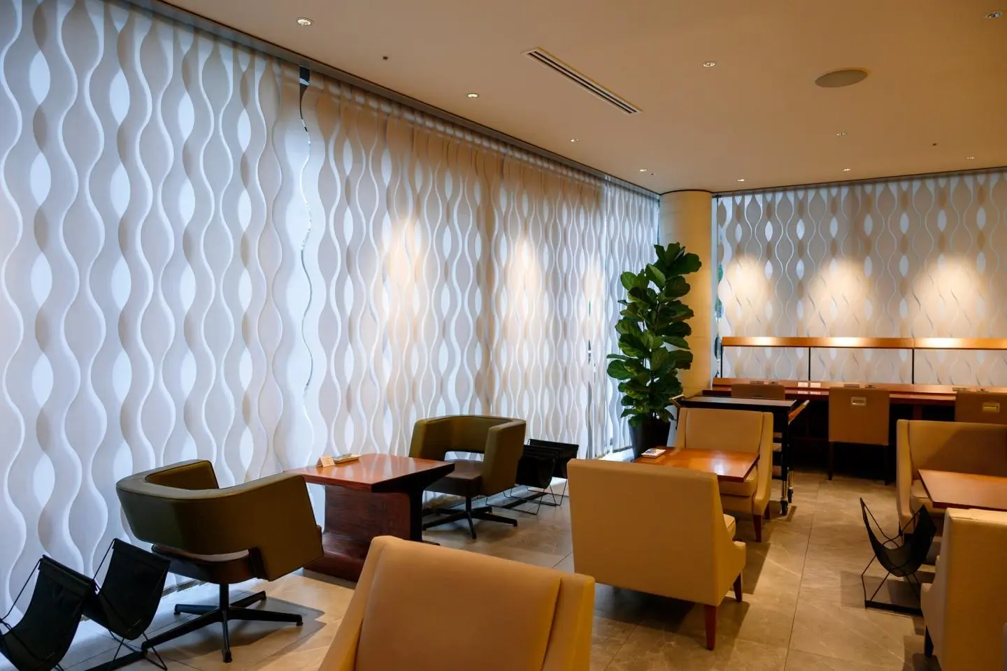 View Gold Lounge (Photo: Todd Fong)