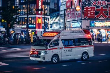 Ambulance in Tokyo (Photo: KenSoftTH / Shutterstock.com)