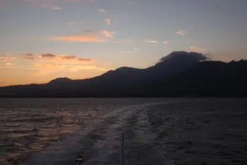 <p>Naik ferry kembali</p>
