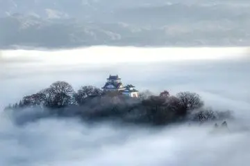 Echizen Ono Castle in the Sky (Photo: <a href="https://en.wikipedia.org/wiki/%C5%8Cno_Castle_(Echizen_Province)#/media/File:Echizen_Ono_Castle.jpg" target="_blank" rel="noreferrer noopener nofollow">Maeda Keisuke</a> / <a href="https://creativecommons.org/licenses/by-sa/4.0/deed.en" target="_blank" rel="noreferrer noopener nofollow">CC BY-SA 4.0</a>)
