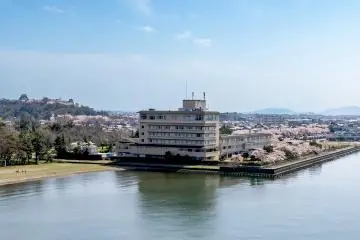 Kamenoi Hotel Hikone in spring