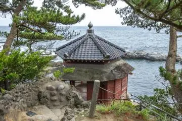 Rokkakudo de près