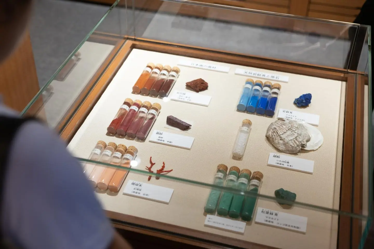 Collection de teintures traditionnelles (Photo: Fabien Recoquille)