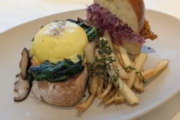 Spinach & Mushroom Eggs Benedict