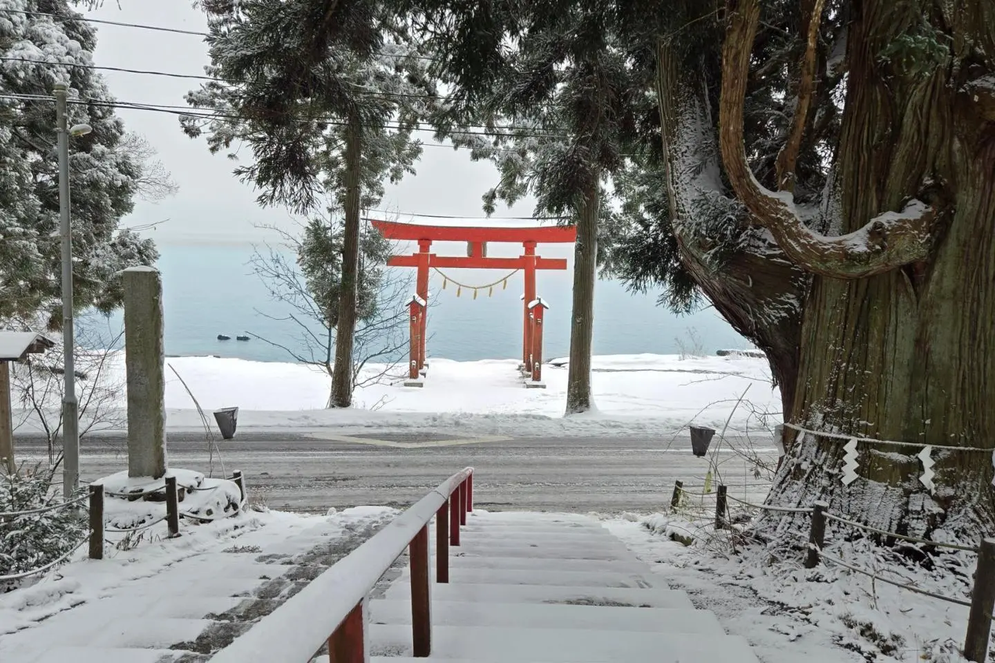 Gozanoishi Shrine’s torii (gate)