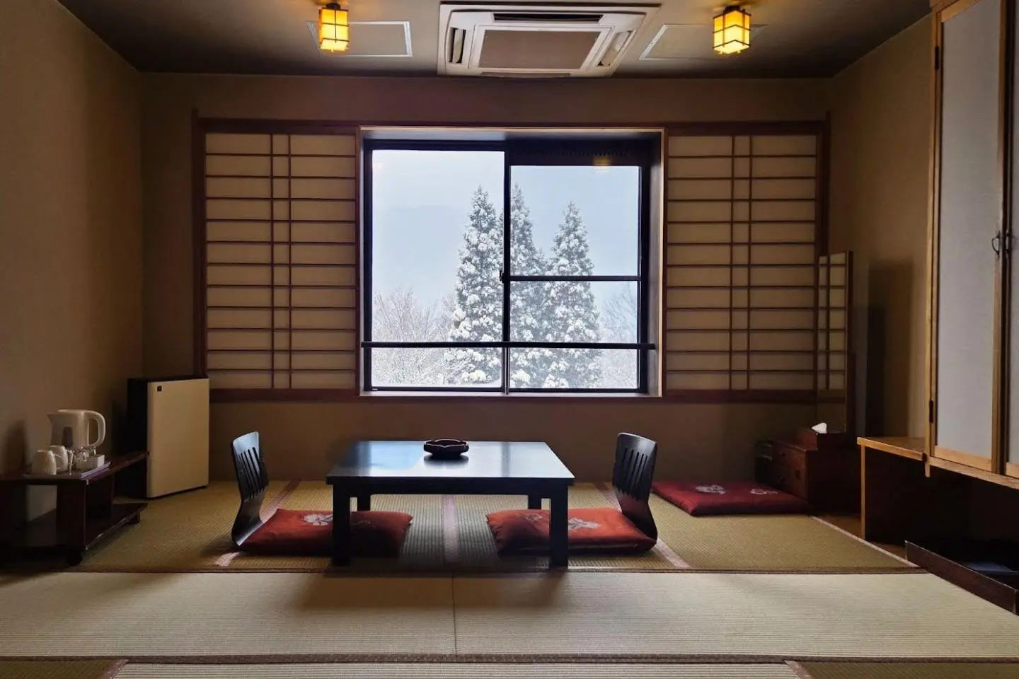 Japanese-style room