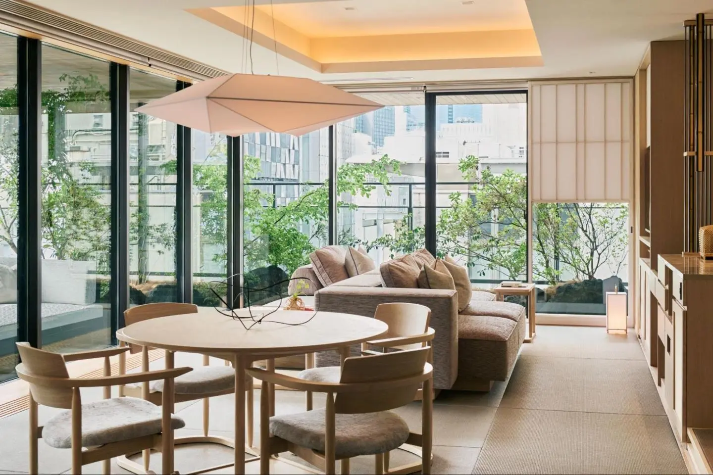 Executive Luxury Corner Suite