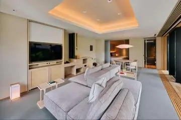 Executive Luxury Corner Suite