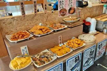 Fried food buffet during lunch (Photo: Eat Wing Co., Ltd.)
