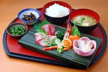 Evening set meal (Photo: Eat Wing Co., Ltd.)