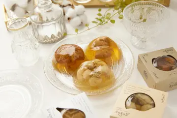 Une sélection de poissons en gelée chez Onozaki (Onozaki)