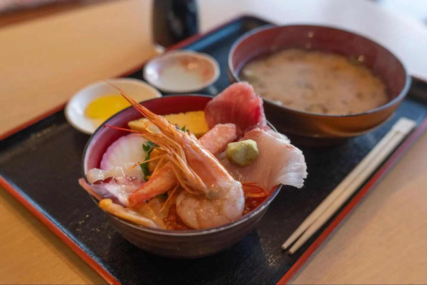 Un bol de riz kaisendon aux fruits de mer frais à Iwaki Lalamew (Leslie Taylor) (Photo: Leslie Taylor)