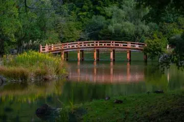 Un pont pittoresque menant à Ganjoji (Leslie Taylor)