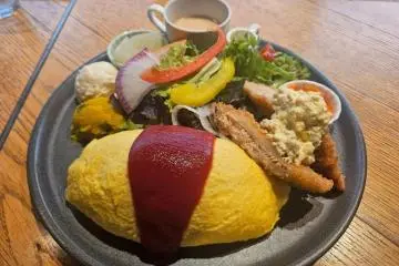 Omurice plate at Parsley Cafe