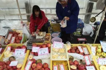 Photo: <a href="https://commons.wikimedia.org/wiki/File:Hida-Takayama_Miyagawa_Morning_Market_%2815668520238%29.jpg" target="_blank" rel="noreferrer noopener nofollow">bryan...</a> / <a href="https://creativecommons.org/licenses/by-sa/2.0/" target="_blank" rel="noreferrer noopener nofollow">CC BY-SA 2.0</a>