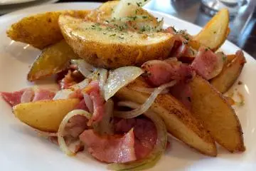 <p>German Potatoes appetizer, &yen;650</p>