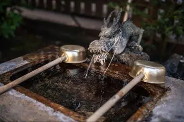 Cleanse your hands at Ryuko Fudoson Temples (Photo: Leslie Taylor)