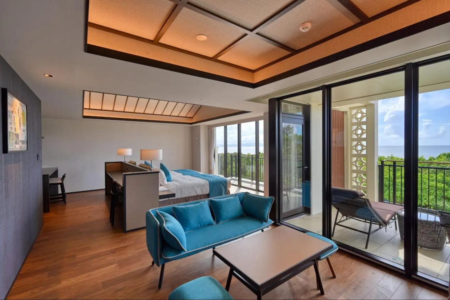 Corner suite in the south wing 