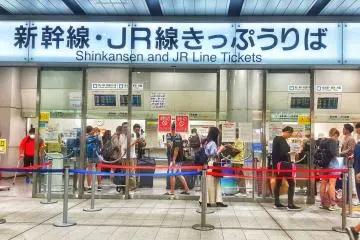 People getting tickets for the bullet train