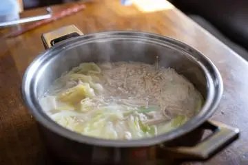 Bubbling mizutaki hot pot