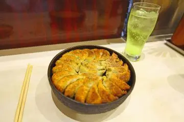 Golden-brown tetsunabe gyoza dumplings