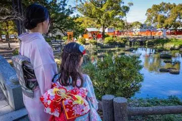 A mother and daughter at the Kashii Shrine for the 7-5-3 Festival